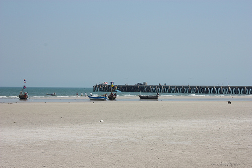 hua hin boats on beach