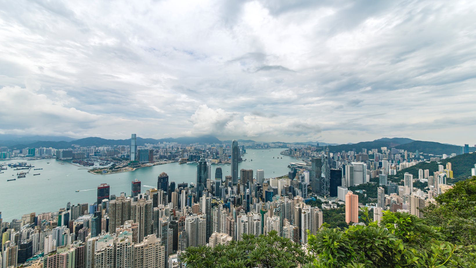 Top 10 Things to Do on Your First Time Visiting Hong Kong