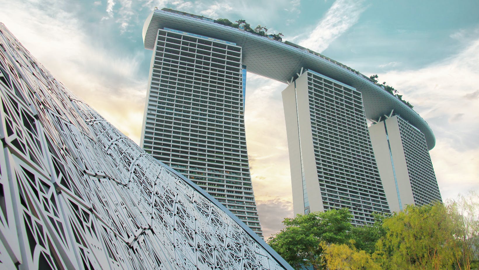 Economy Rises in Singapore Due to Growing Numbers of Travelers