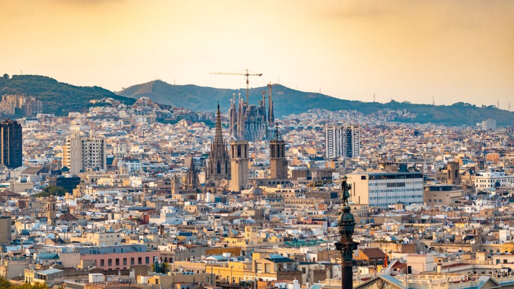 Fire at Gaudi&acirc;&euro;&trade;s Sagrada Familia Sparks Evacuation of Tourists