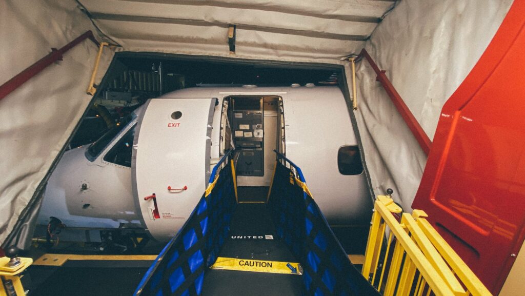 Hong Kong Airlines to Use Kung Fu on Trouble-making Passengers
