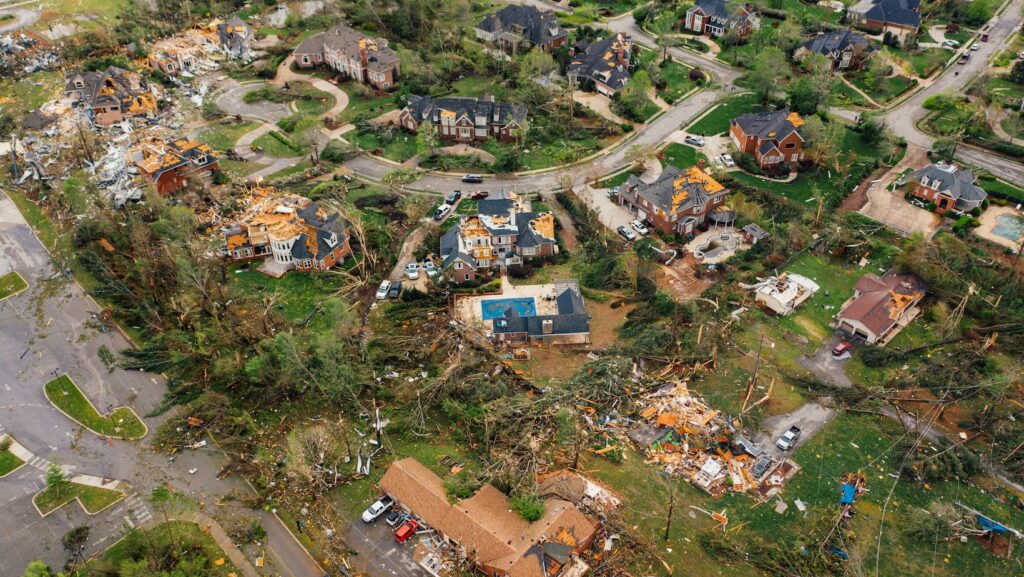 Airlines, Hotels and Tourist Attractions Get Ready to Face Hurricane Irene