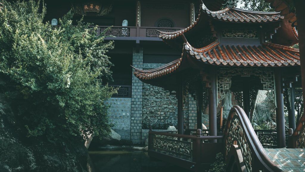 5 Must Have Items for a Traveler in Asia