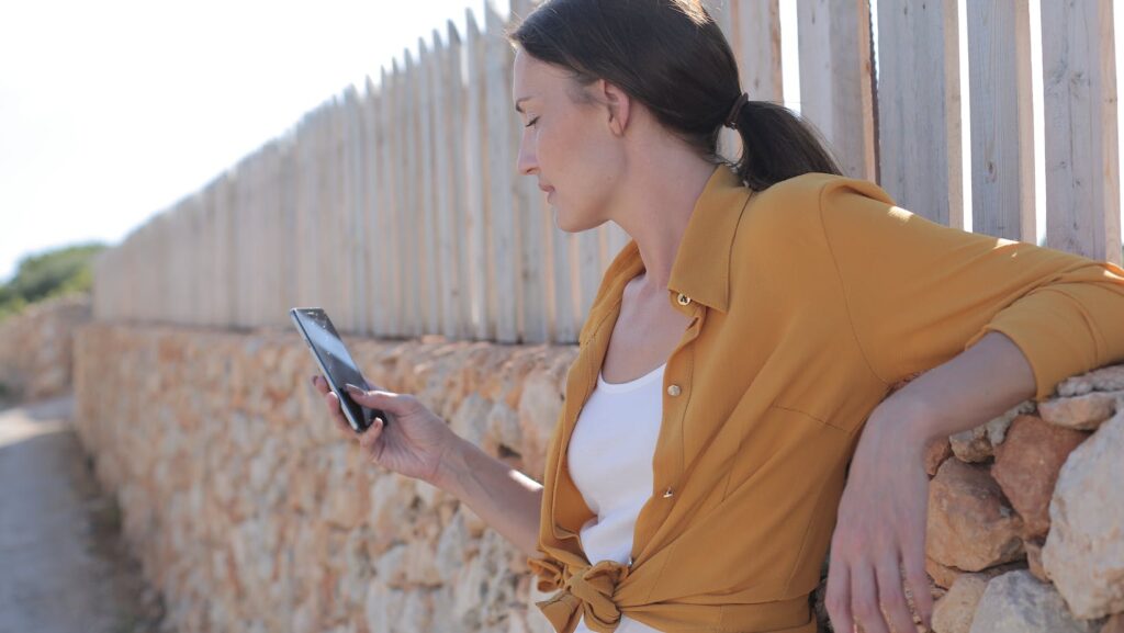 Business Travelers Want Mobile Services, Would Keep Hotels' Human Touch Too