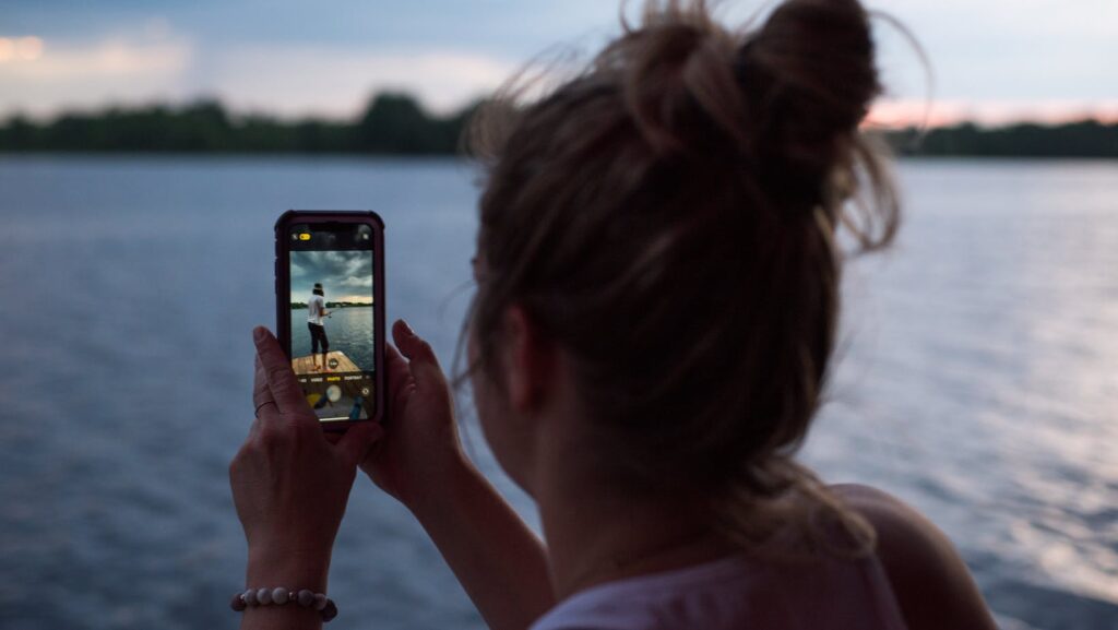 Business Travelers Bring Along 3-4 Mobile Devices
