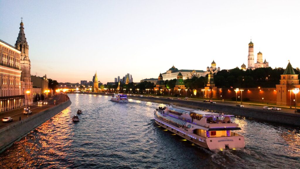Tips for Not Breaking the Bank While Planning a Last Minute Trip