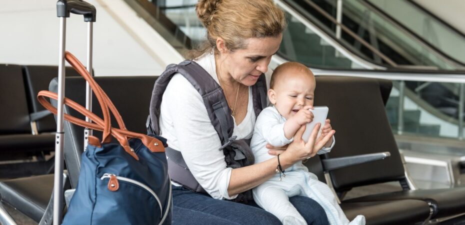 How to travel with a formula-fed baby?