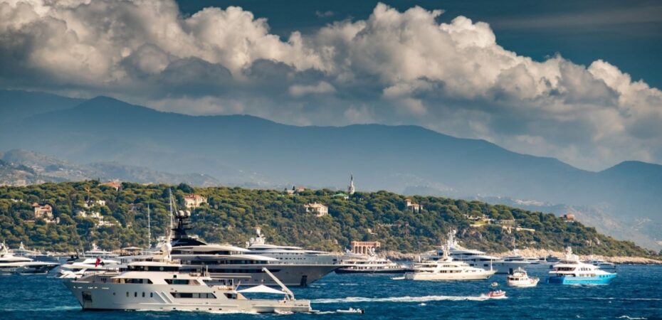 The Pros and Cons of Different Yacht Charters
