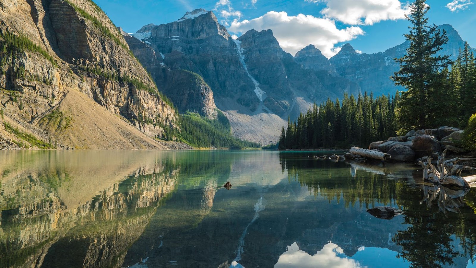 5 Natural Wonders of Canada to See With Your Own Eyes