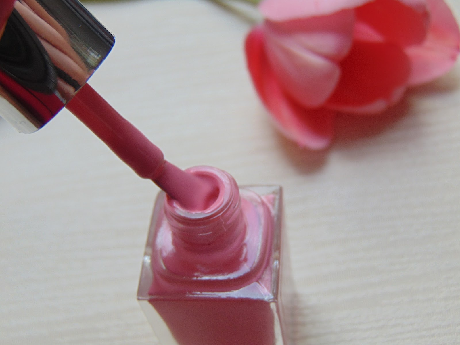 5 Easy Ways to Wear Pink Nails Everyday