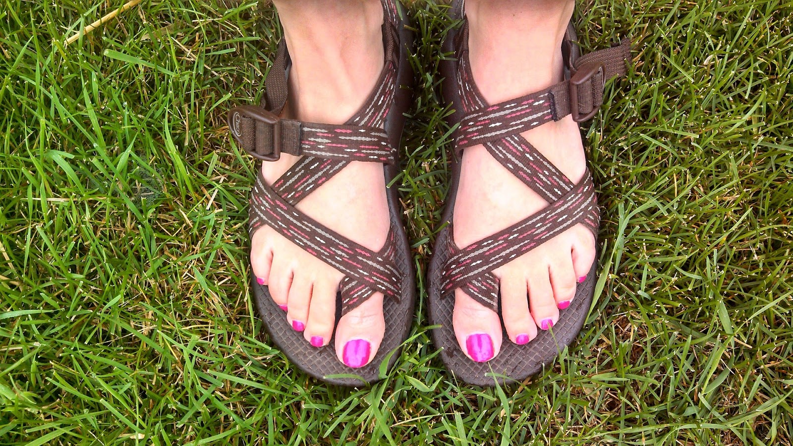 5 Easy Ways to Wear Pink Nails Everyday