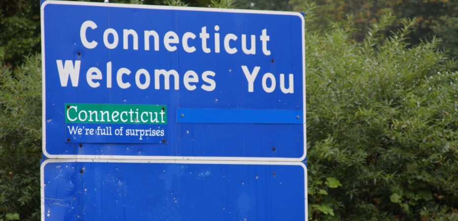 how far is connecticut from florida