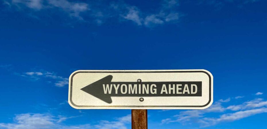 how far is wyoming from florida