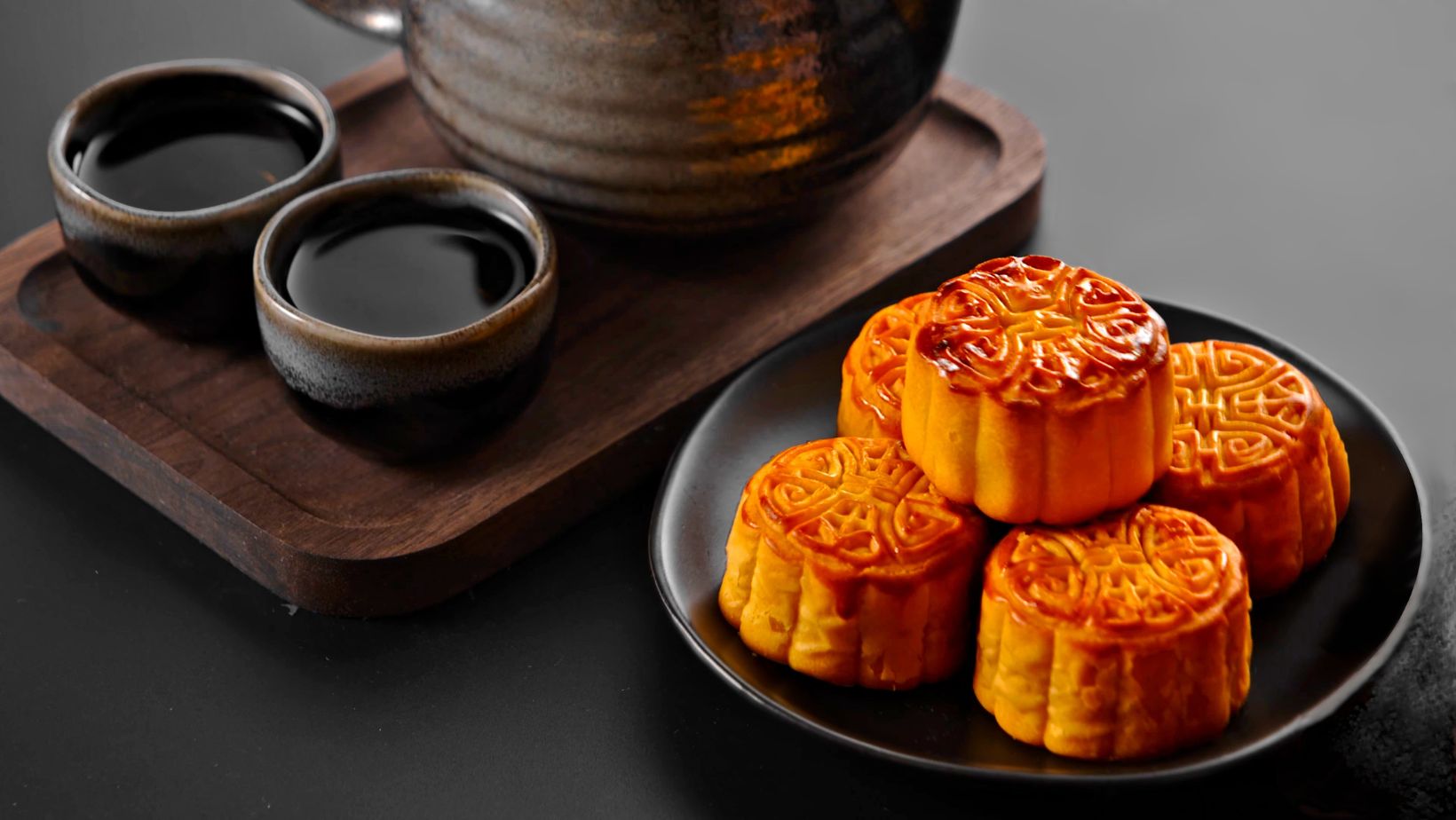 Durian Mooncakes vs. Lotus Mooncakes: Exploring the Differences