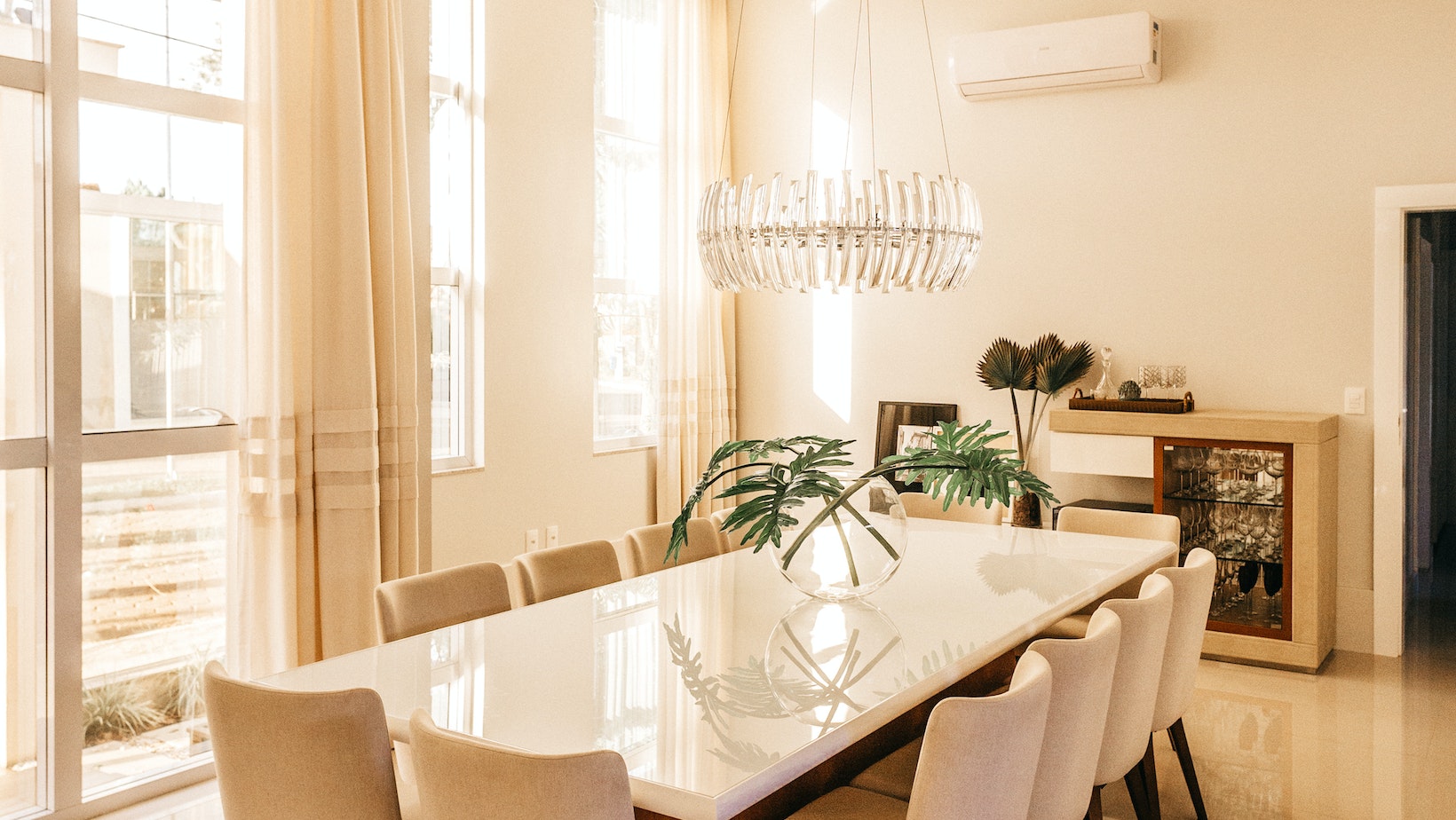 Finding the Perfect Balance Distance Between Dining Table and