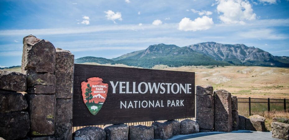 distance between grand teton and yellowstone