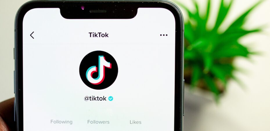 why when i like a video on tiktok it unlikes it