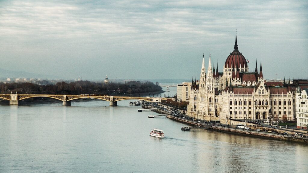 distance between budapest and vienna