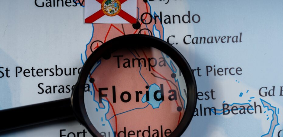 how far is pinecraft, florida from here