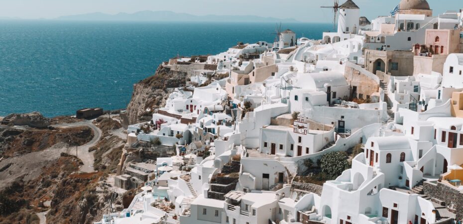 distance between santorini and athens