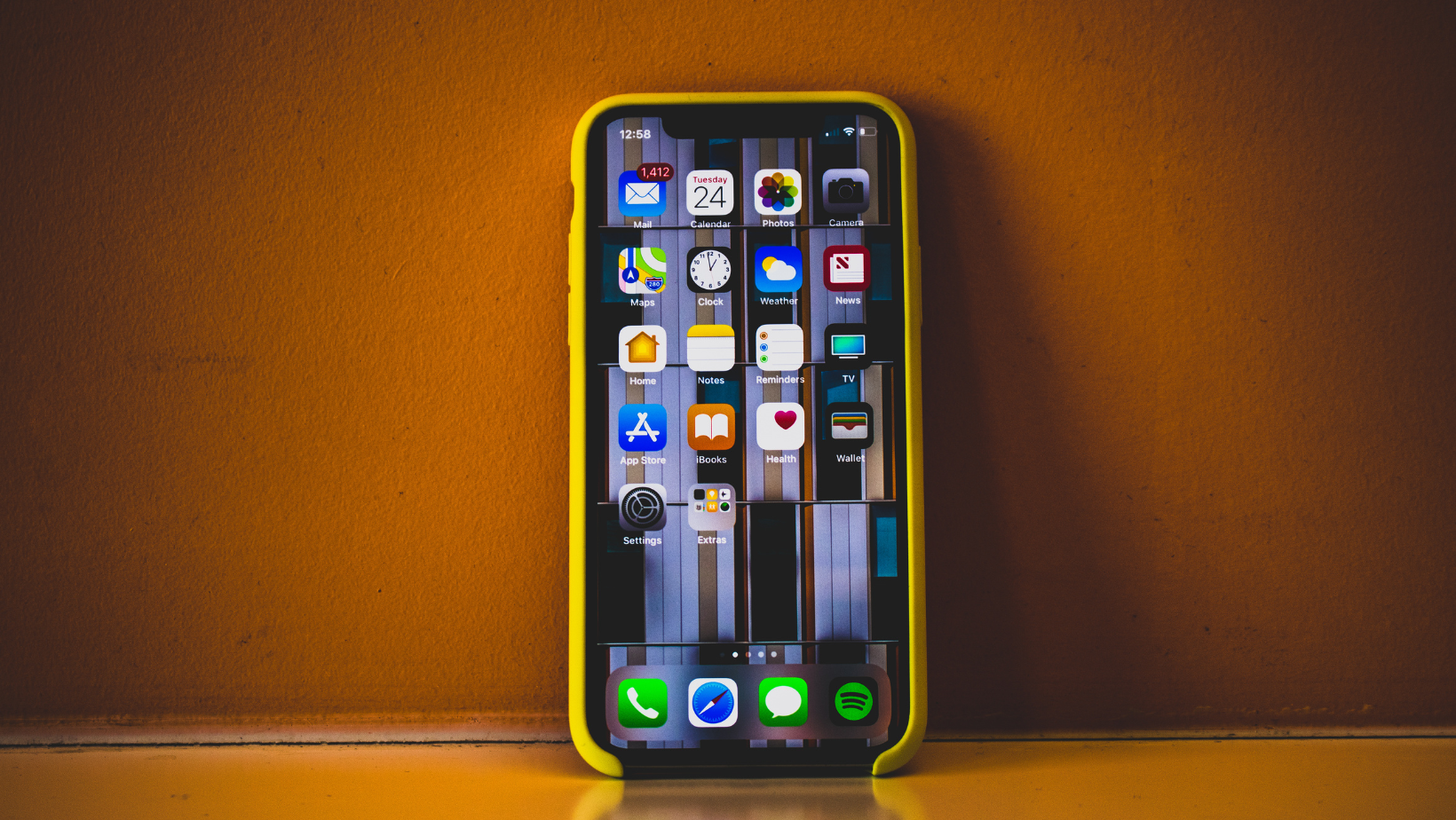 yellow iphone wallpaper