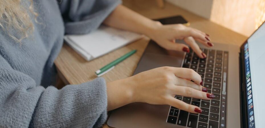 Free Person Typing on a Macbook  Stock Photo